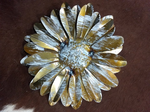 Metal Wall Painted Daisy